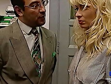 Léa Martini, belle blonde aux gros seins, soumise et enculée en prison