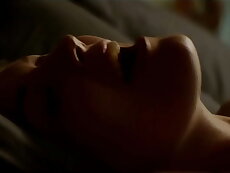 The Deathly Room - 2017 - Alex Rinehart - Colegiala siendo follada por un fantasma mientras está en la cama descansando